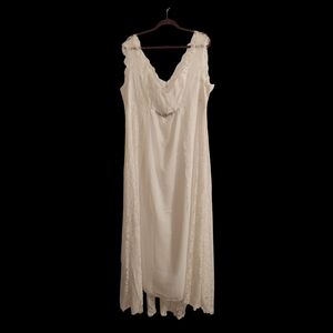 Elegant Cream Lace Wedding Dress